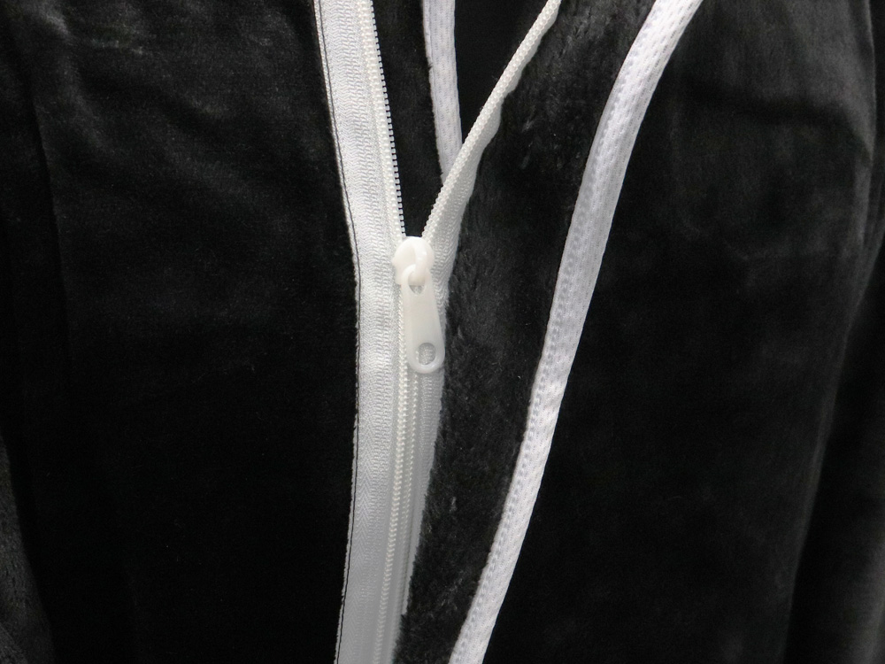 ① ファスナー式、またはボタンが多いものを選ぶ