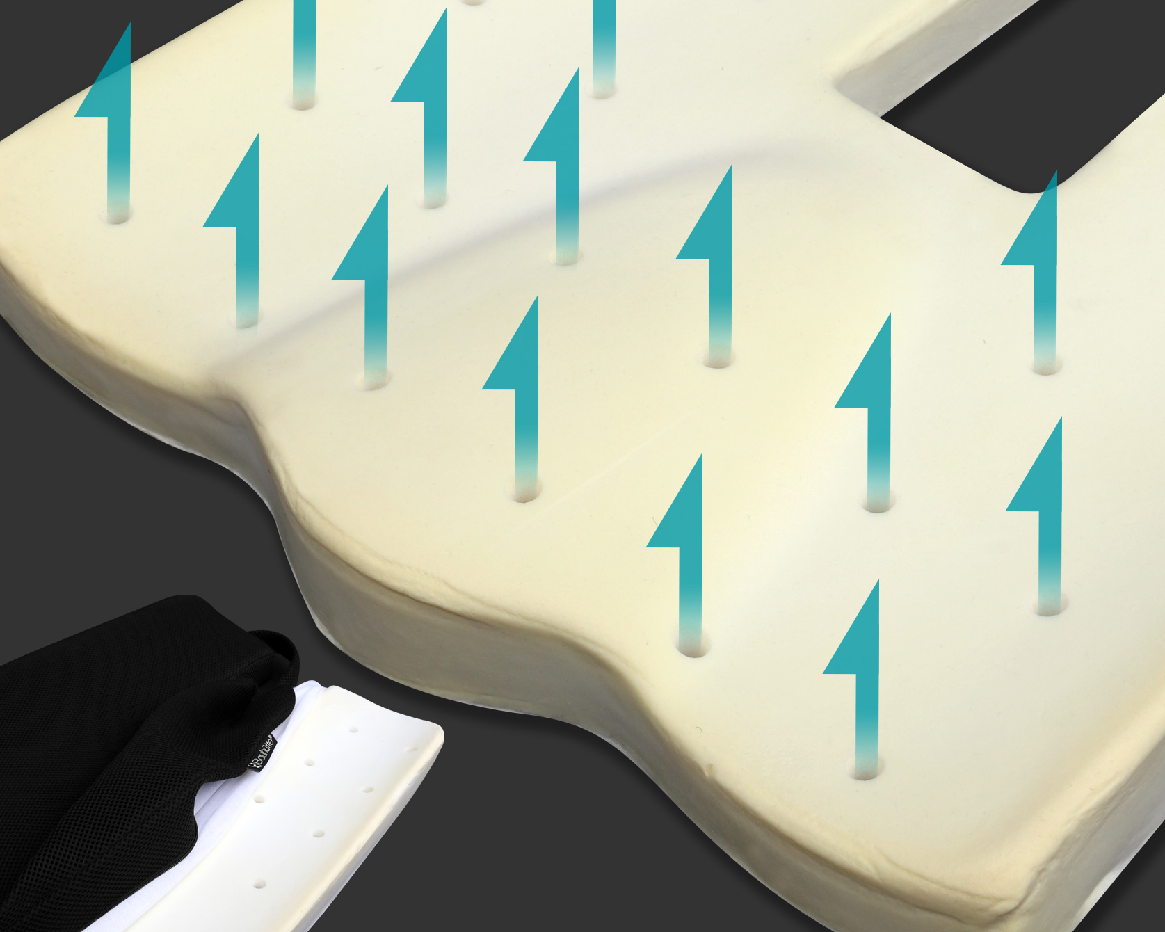 長時間座っても蒸れにくいように、U字形状 + 座面の通気孔を採用することで、通気性がよくなるよう設計しています。