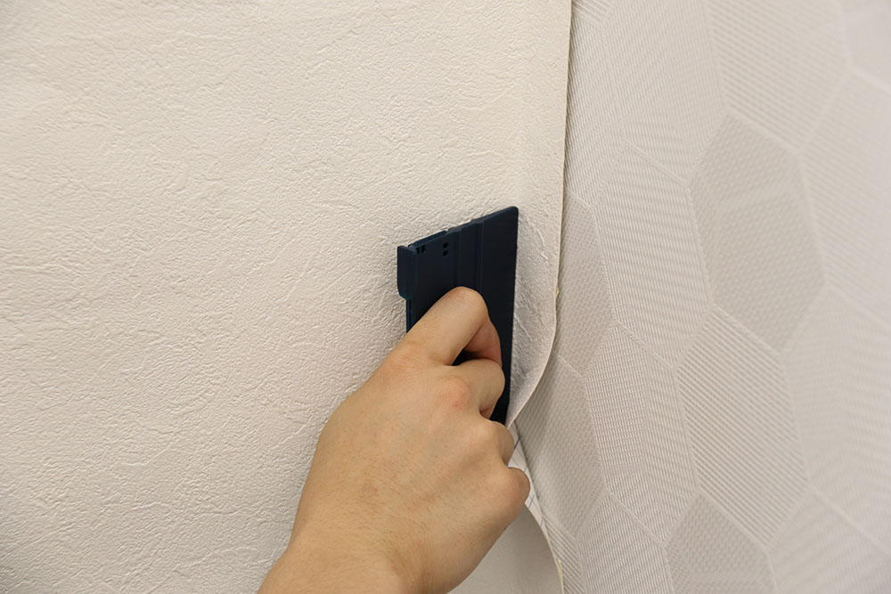 ◆ 角や段差は折り目をつけてから貼る