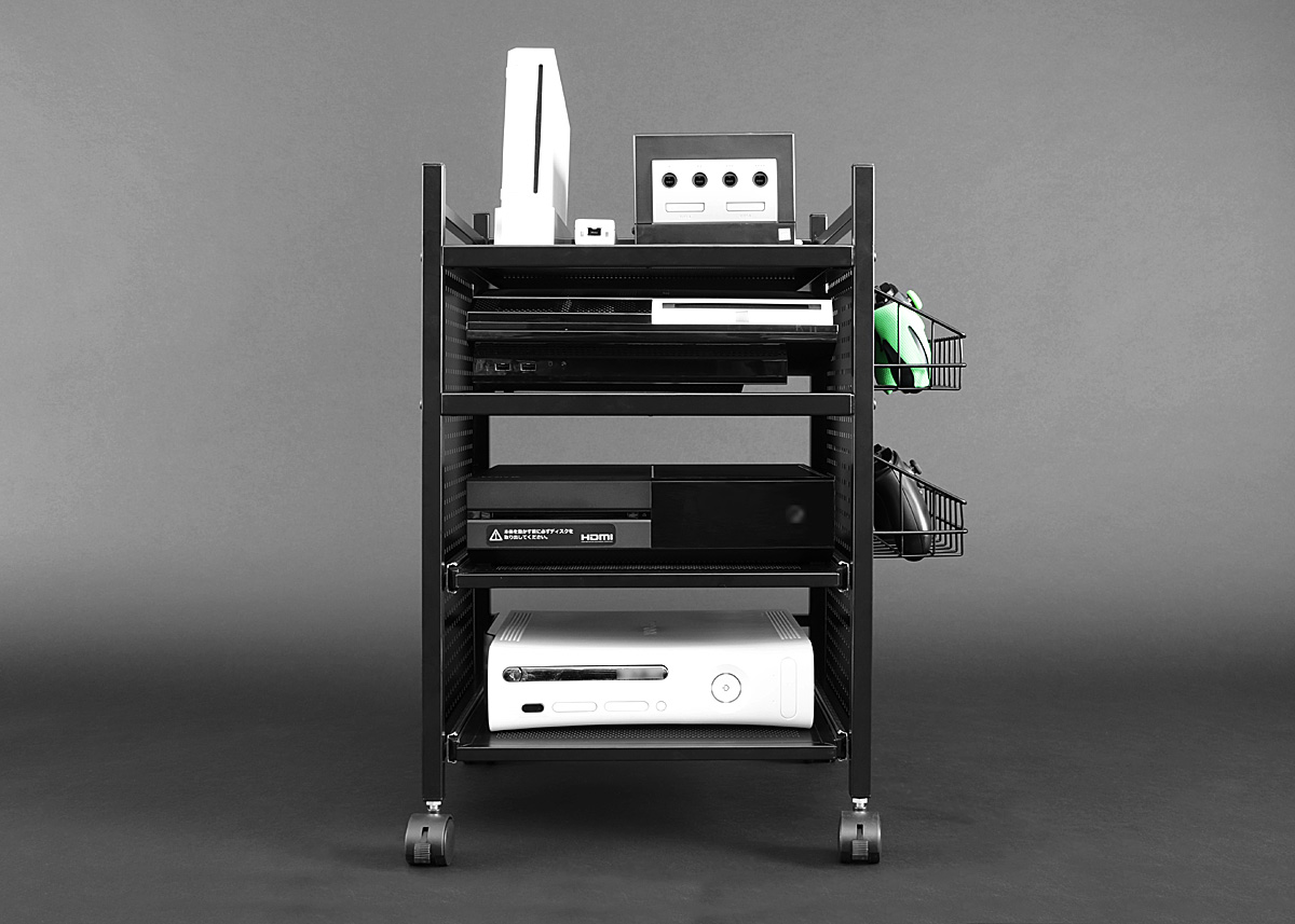 ゲーム機(ハード)のコレクターには、ゲーム機収納ラックがオススメです。4台のゲーム機と2つのコントローラーがビシッとスタイリッシュに収納できます。
