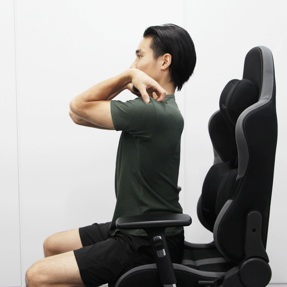 2.肩甲骨はがし(肩甲骨を広げる)