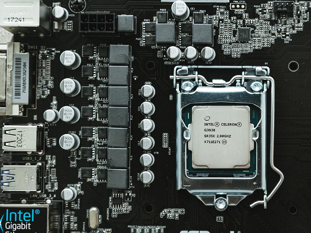 ②基盤や回路がショートしやすくなる