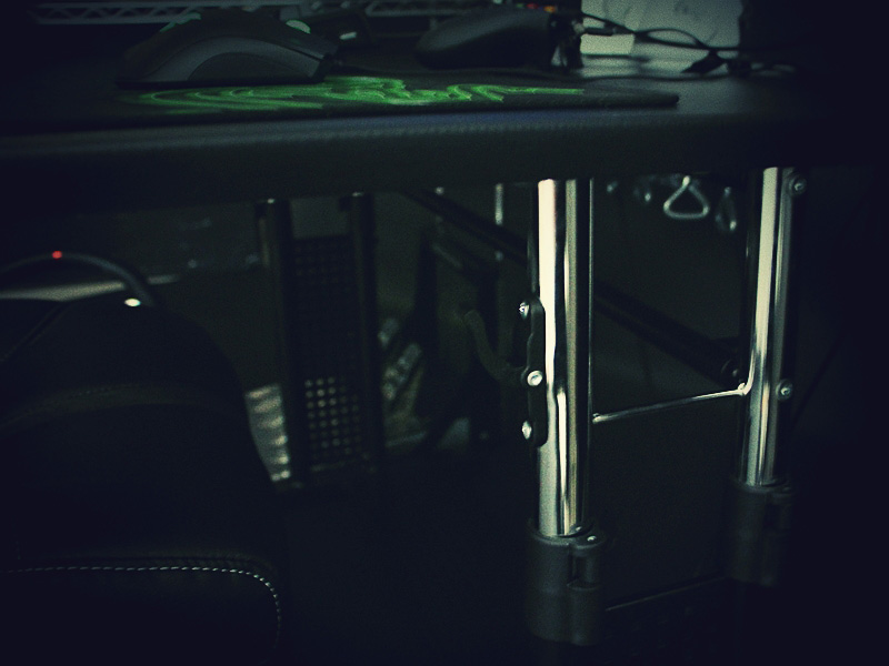 耐震対策がしっかりなされたデスクを選ぶ。