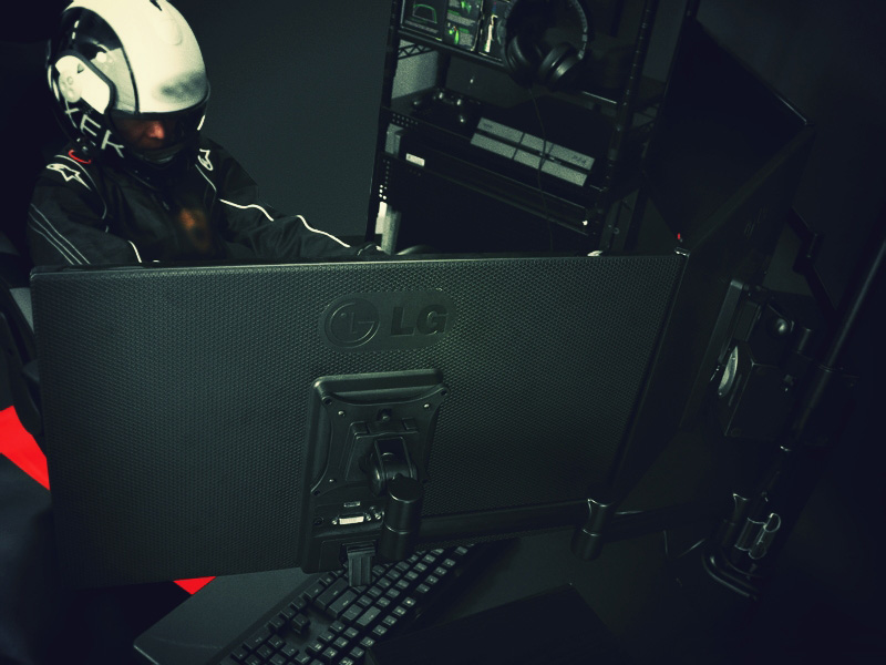 モニターアームが設置可能か。