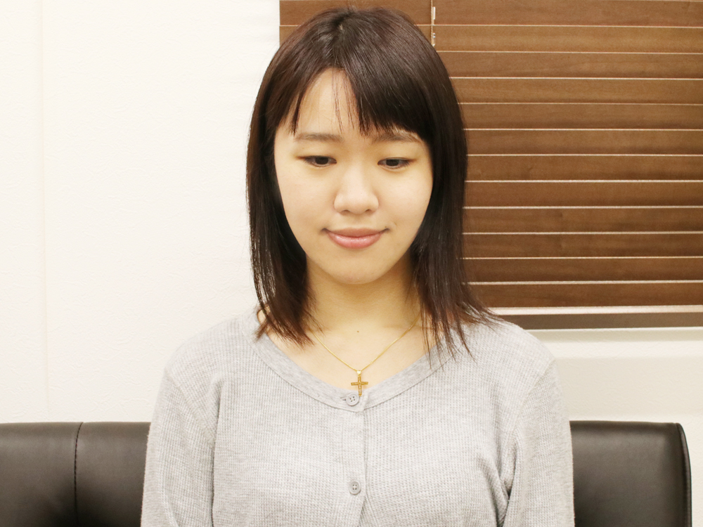 step1 背筋を伸ばしてあごを引き、正しい姿勢を意識する。