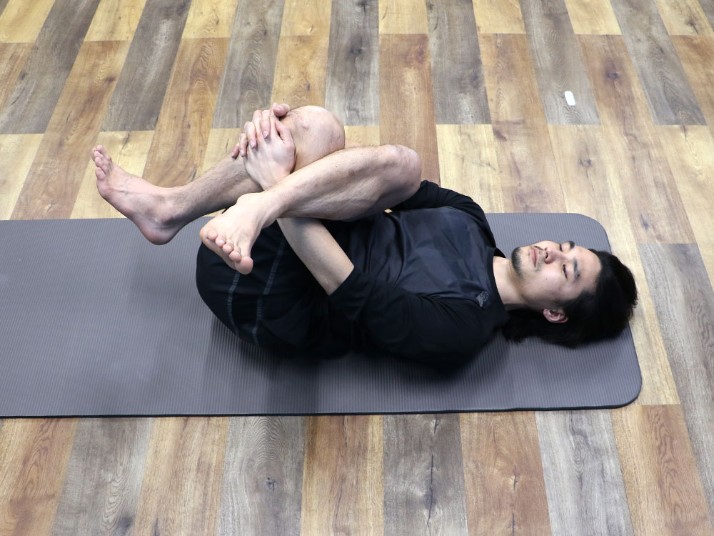 腰痛ストレッチ（体操）③：ツイストストレッチ