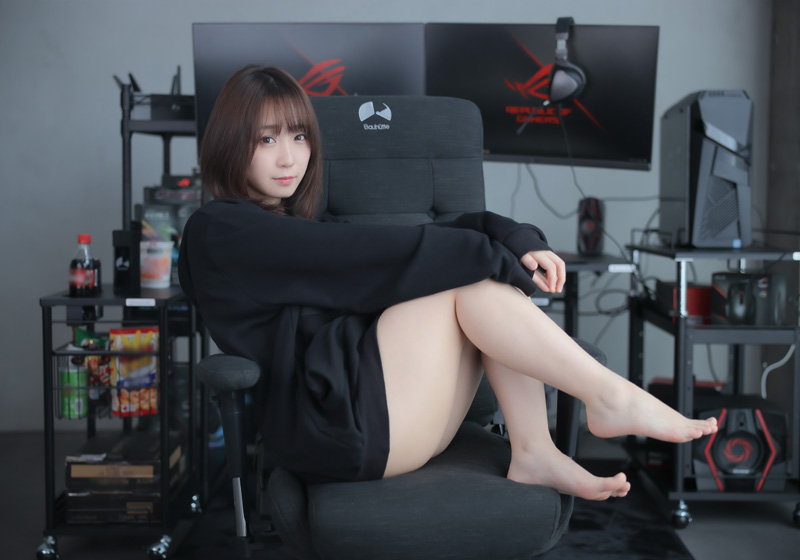 <ゲーミングデスク>