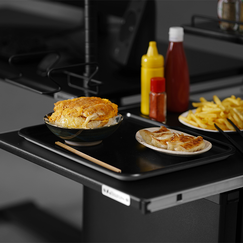 ゲームと食事は別のテーブルで