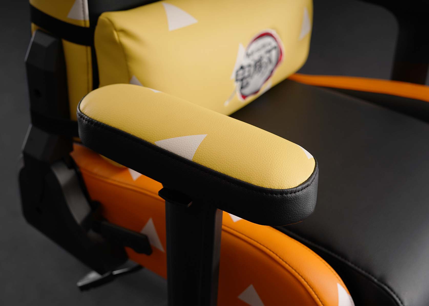 「鬼滅の刃」ゲーミングチェア／座椅子 G-300KM gallery