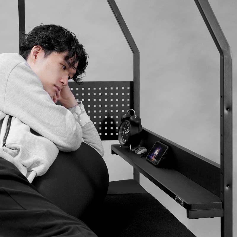 ヘッドボードとして使える小棚