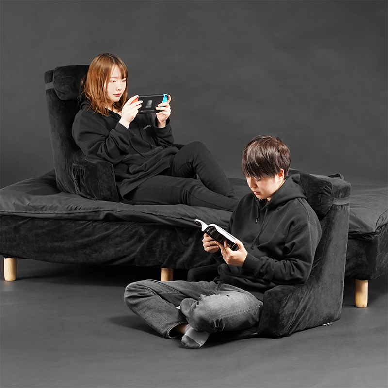 自立するシートでどこでもソファ化