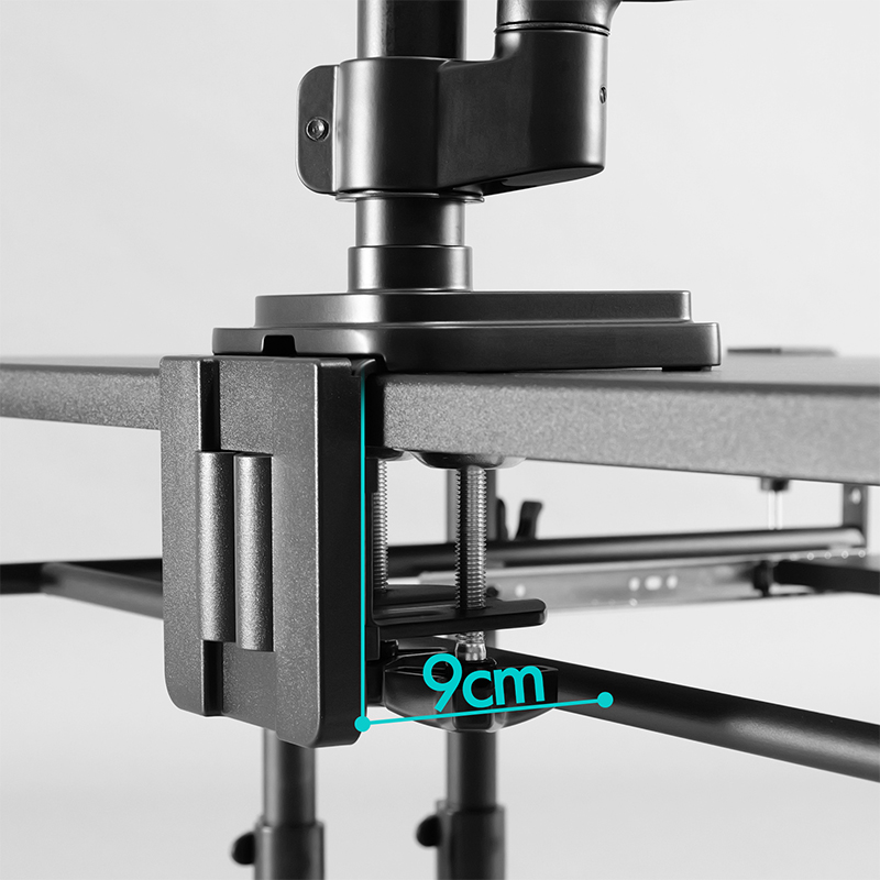 モニターアームに干渉しない