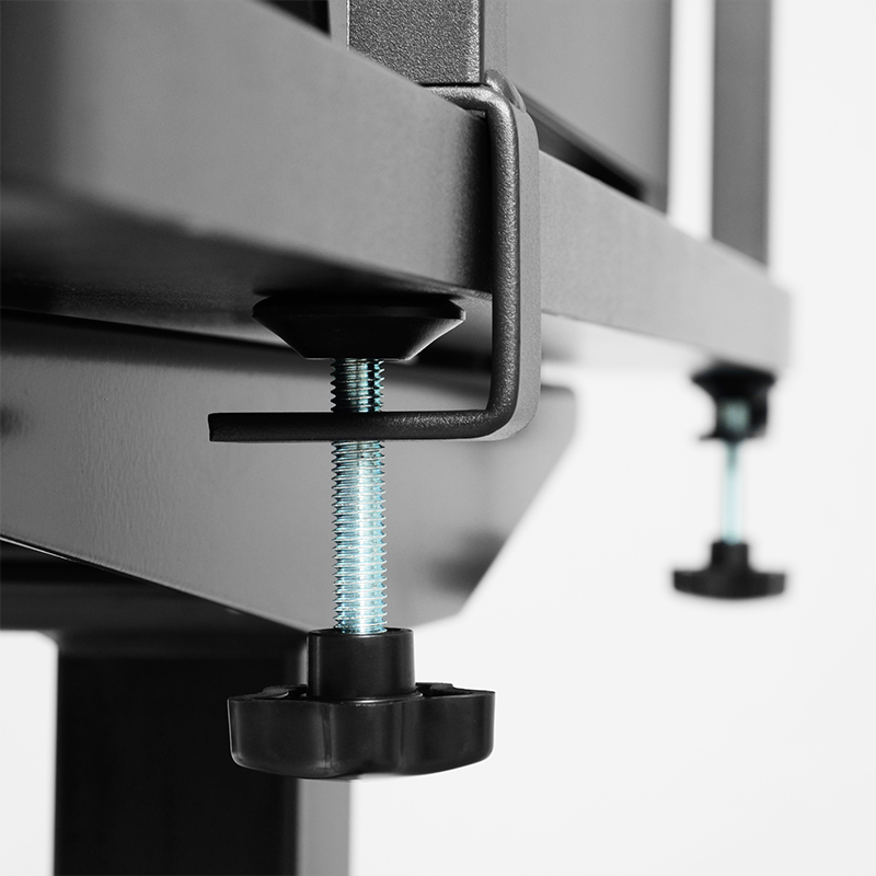 しっかり固定する3点クランプ