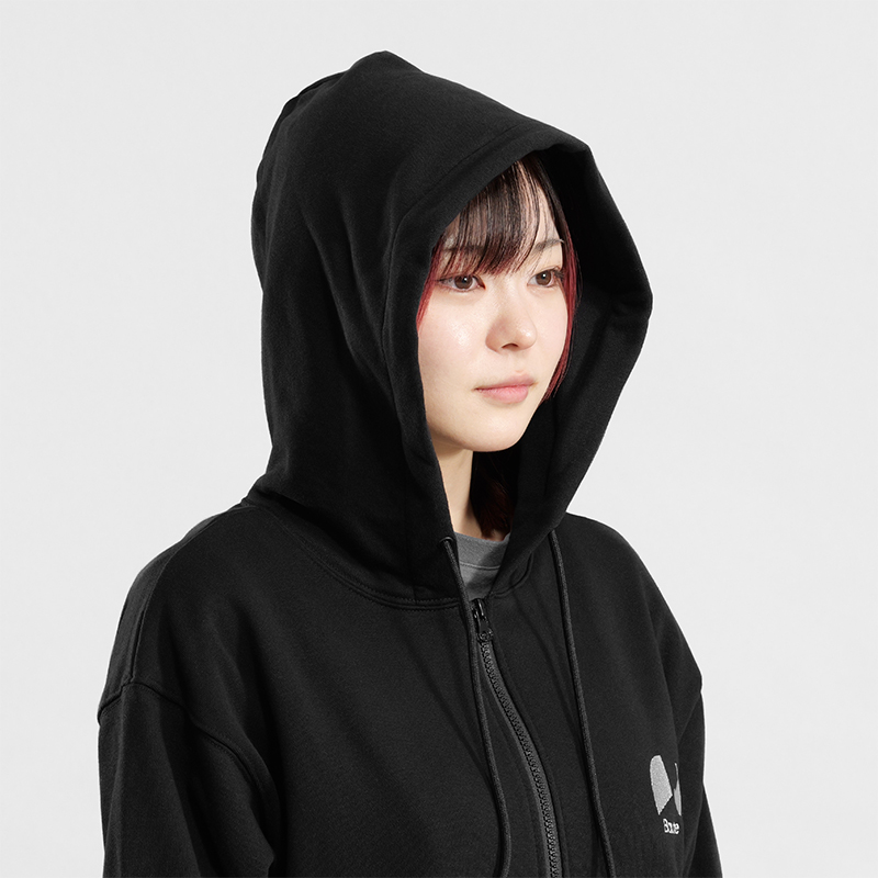 視界と冷気を遮る大きめフード