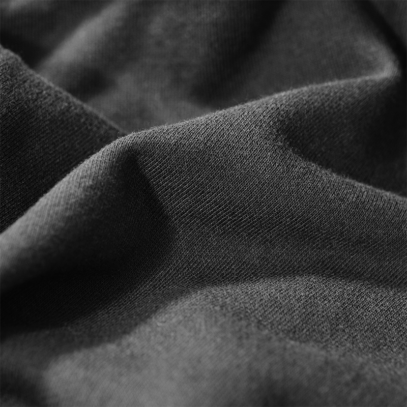 オールシーズン対応のスウェット生地